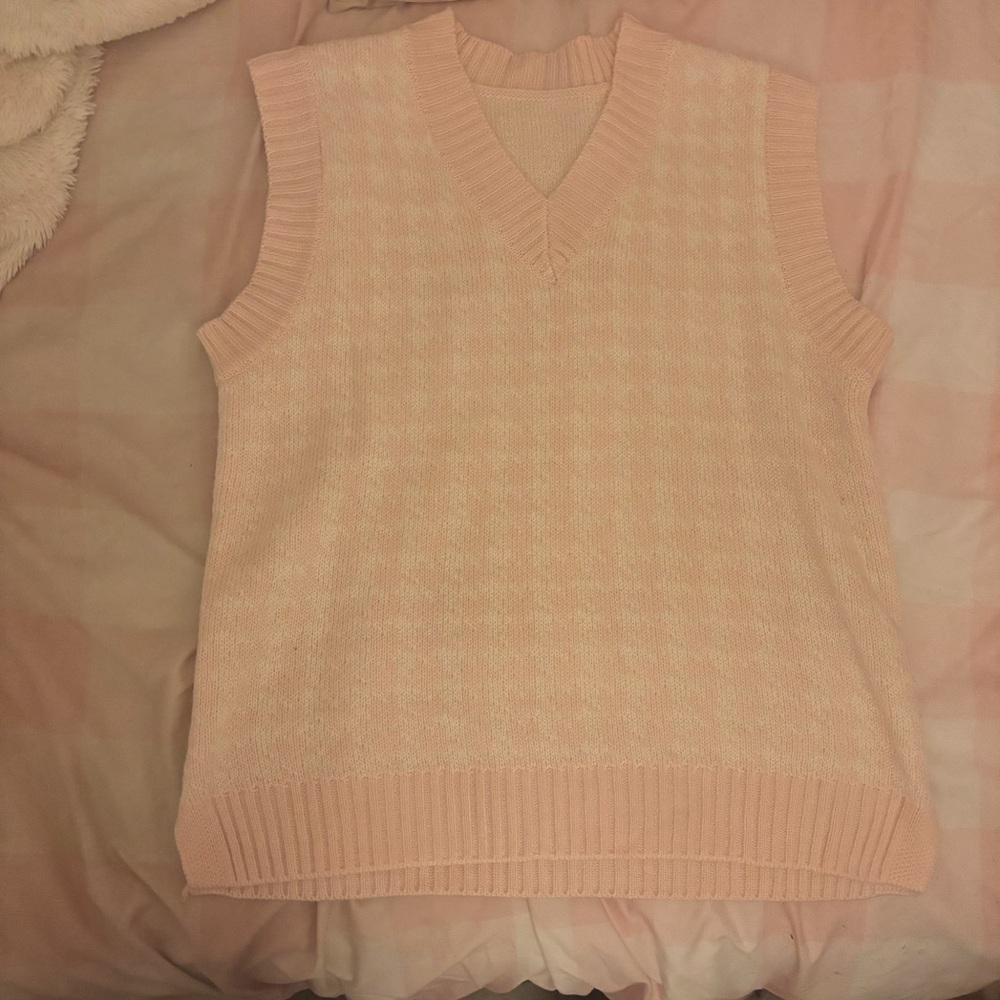 houndstooth sweater vest ♡